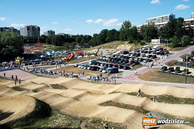 Zdjęcie w galerii na portalu naszwodzislaw.com: Mieszkańcy Wodzisławia wreszcie się doczekali. Dzisiaj uroczyście otwarto Rodzinny Park Rozrywki wiadomości z regionu