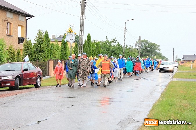 Zdjęcie w galerii na portalu naszwodzislaw.com: Pielgrzymi z Lubomi już w drodze na Jasną Górę wiadomości z regionu