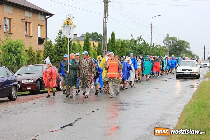 Zdjęcie w galerii na portalu naszwodzislaw.com: Pielgrzymi z Lubomi już w drodze na Jasną Górę wiadomości z regionu