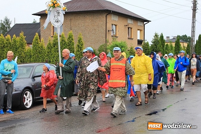 Zdjęcie w galerii na portalu naszwodzislaw.com: Pielgrzymi z Lubomi już w drodze na Jasną Górę wiadomości z regionu