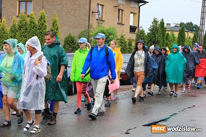 Zdjęcie w galerii na portalu naszwodzislaw.com: Pielgrzymi z Lubomi już w drodze na Jasną Górę wiadomości z regionu