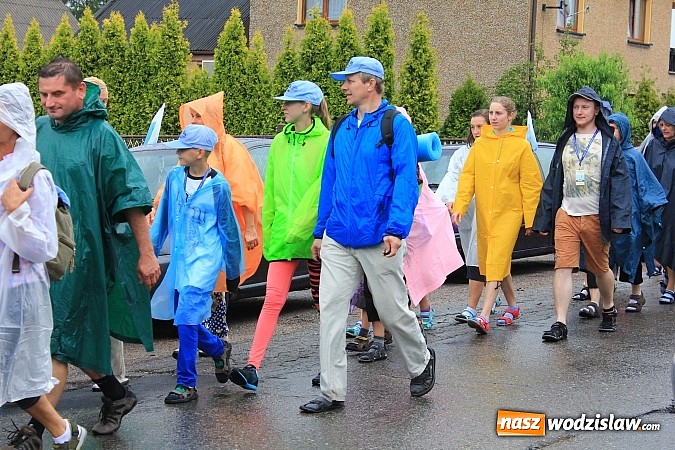 Zdjęcie w galerii na portalu naszwodzislaw.com: Pielgrzymi z Lubomi już w drodze na Jasną Górę wiadomości z regionu