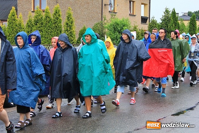 Zdjęcie w galerii na portalu naszwodzislaw.com: Pielgrzymi z Lubomi już w drodze na Jasną Górę wiadomości z regionu