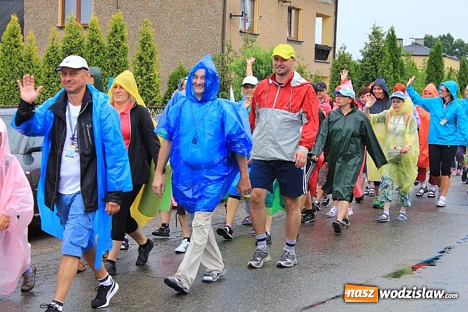 Zdjęcie w galerii na portalu naszwodzislaw.com: Pielgrzymi z Lubomi już w drodze na Jasną Górę wiadomości z regionu