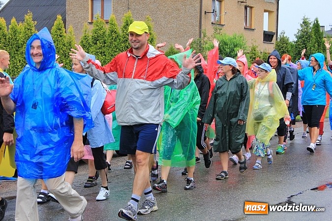 Zdjęcie w galerii na portalu naszwodzislaw.com: Pielgrzymi z Lubomi już w drodze na Jasną Górę wiadomości z regionu
