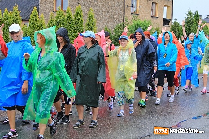 Zdjęcie w galerii na portalu naszwodzislaw.com: Pielgrzymi z Lubomi już w drodze na Jasną Górę wiadomości z regionu