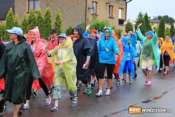 Zdjęcie w galerii na portalu naszwodzislaw.com: Pielgrzymi z Lubomi już w drodze na Jasną Górę wiadomości z regionu