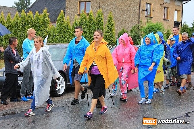 Zdjęcie w galerii na portalu naszwodzislaw.com: Pielgrzymi z Lubomi już w drodze na Jasną Górę wiadomości z regionu