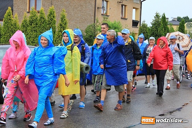 Zdjęcie w galerii na portalu naszwodzislaw.com: Pielgrzymi z Lubomi już w drodze na Jasną Górę wiadomości z regionu