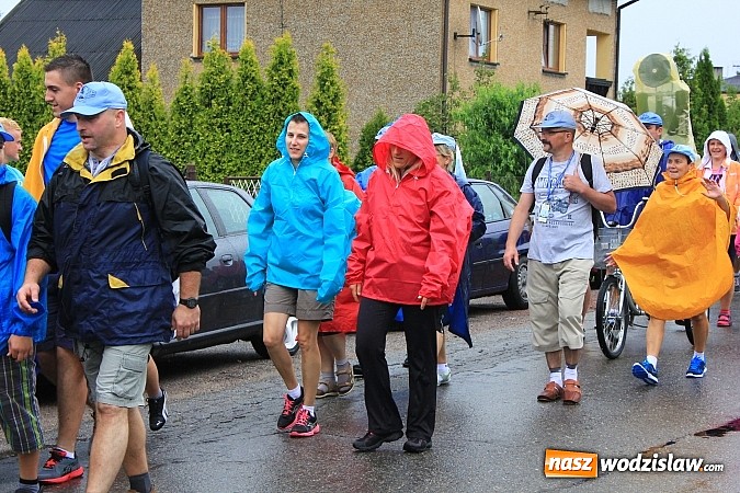 Zdjęcie w galerii na portalu naszwodzislaw.com: Pielgrzymi z Lubomi już w drodze na Jasną Górę wiadomości z regionu