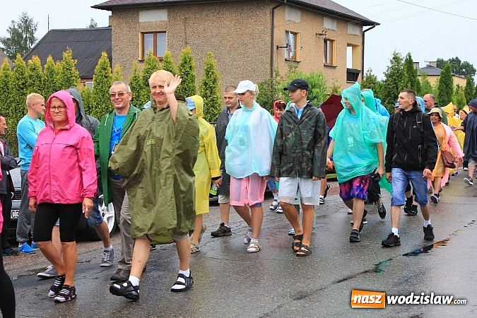 Zdjęcie w galerii na portalu naszwodzislaw.com: Pielgrzymi z Lubomi już w drodze na Jasną Górę wiadomości z regionu