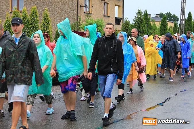 Zdjęcie w galerii na portalu naszwodzislaw.com: Pielgrzymi z Lubomi już w drodze na Jasną Górę wiadomości z regionu