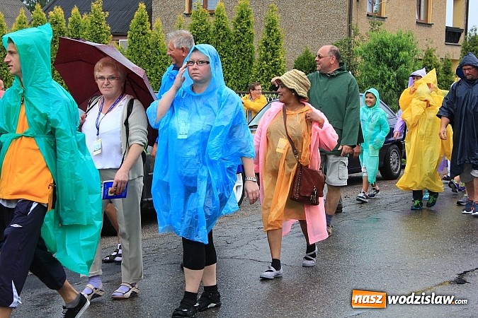 Zdjęcie w galerii na portalu naszwodzislaw.com: Pielgrzymi z Lubomi już w drodze na Jasną Górę wiadomości z regionu