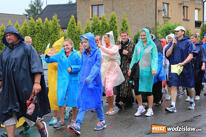 Zdjęcie w galerii na portalu naszwodzislaw.com: Pielgrzymi z Lubomi już w drodze na Jasną Górę wiadomości z regionu