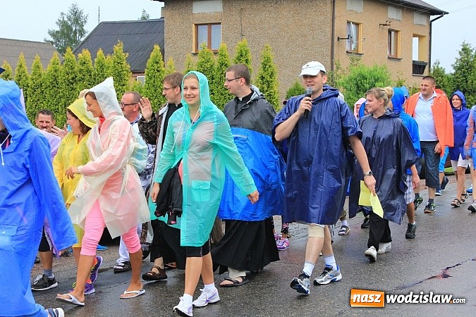 Zdjęcie w galerii na portalu naszwodzislaw.com: Pielgrzymi z Lubomi już w drodze na Jasną Górę wiadomości z regionu