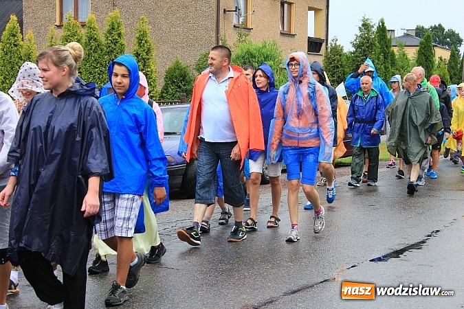 Zdjęcie w galerii na portalu naszwodzislaw.com: Pielgrzymi z Lubomi już w drodze na Jasną Górę wiadomości z regionu