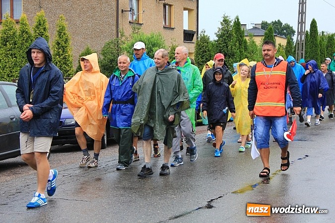 Zdjęcie w galerii na portalu naszwodzislaw.com: Pielgrzymi z Lubomi już w drodze na Jasną Górę wiadomości z regionu