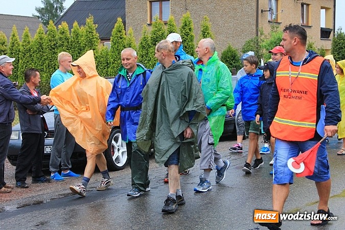 Zdjęcie w galerii na portalu naszwodzislaw.com: Pielgrzymi z Lubomi już w drodze na Jasną Górę wiadomości z regionu