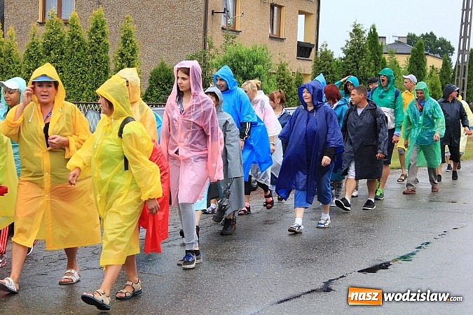 Zdjęcie w galerii na portalu naszwodzislaw.com: Pielgrzymi z Lubomi już w drodze na Jasną Górę wiadomości z regionu