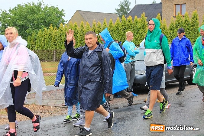 Zdjęcie w galerii na portalu naszwodzislaw.com: Pielgrzymi z Lubomi już w drodze na Jasną Górę wiadomości z regionu