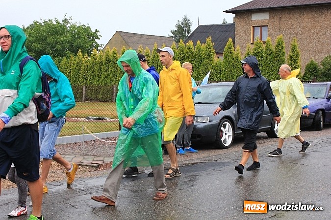 Zdjęcie w galerii na portalu naszwodzislaw.com: Pielgrzymi z Lubomi już w drodze na Jasną Górę wiadomości z regionu