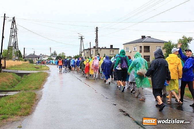 Zdjęcie w galerii na portalu naszwodzislaw.com: Pielgrzymi z Lubomi już w drodze na Jasną Górę wiadomości z regionu