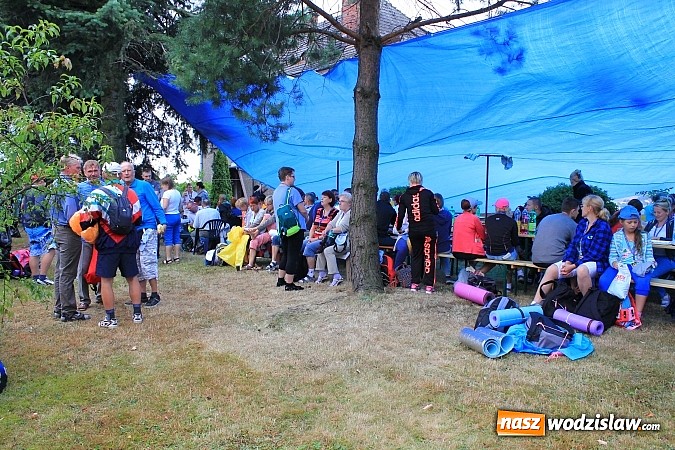 Zdjęcie w galerii na portalu naszwodzislaw.com: Pielgrzymi z Lubomi już w drodze na Jasną Górę wiadomości z regionu