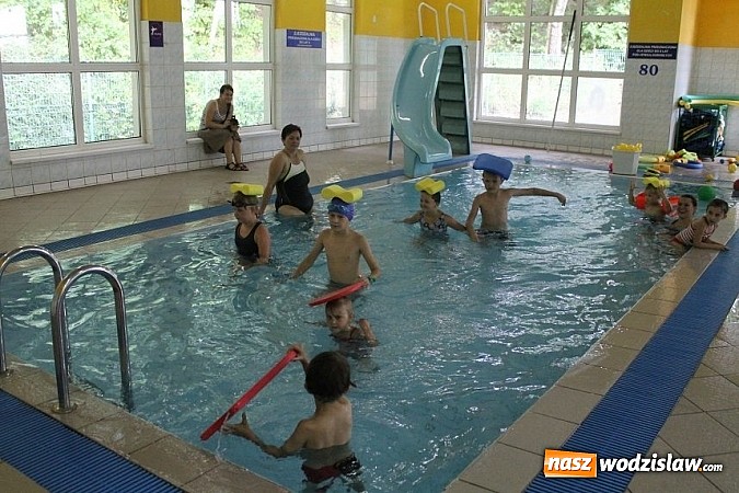 Zdjęcie w galerii na portalu naszwodzislaw.com: II Dzień Sportu i Aktywnego Wypoczynku - szaleństwa na basenie w Połomi wiadomości z regionu