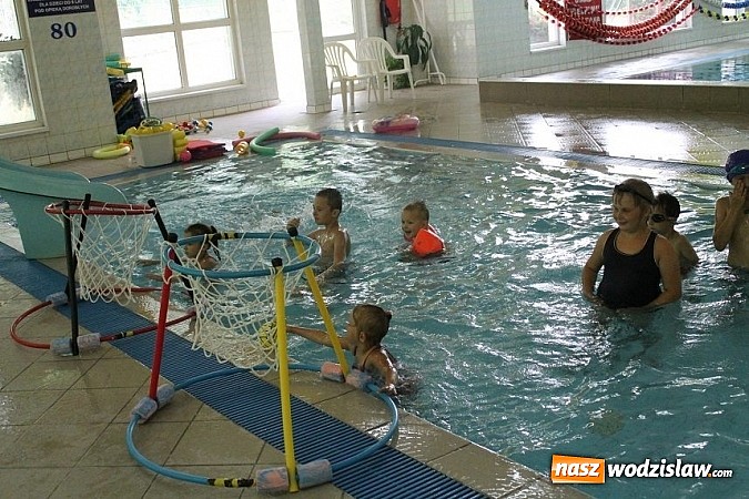 Zdjęcie w galerii na portalu naszwodzislaw.com: II Dzień Sportu i Aktywnego Wypoczynku - szaleństwa na basenie w Połomi wiadomości z regionu