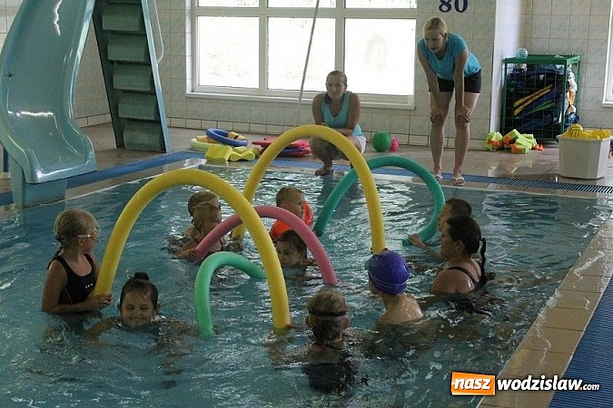 Zdjęcie w galerii na portalu naszwodzislaw.com: II Dzień Sportu i Aktywnego Wypoczynku - szaleństwa na basenie w Połomi wiadomości z regionu