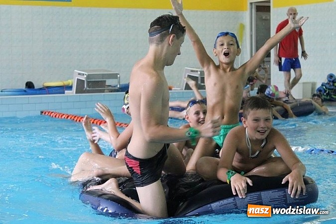 Zdjęcie w galerii na portalu naszwodzislaw.com: II Dzień Sportu i Aktywnego Wypoczynku - szaleństwa na basenie w Połomi wiadomości z regionu