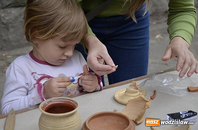 Zdjęcie w galerii na portalu naszwodzislaw.com: Warsztaty archeologiczne w wodzisławskim Muzeum wiadomości z regionu