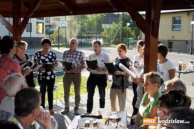 Zdjęcie w galerii na portalu naszwodzislaw.com: Gogołowscy emeryci i członkowie zespołu Adagio na wspólnym grillu wiadomości z regionu