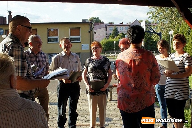 Zdjęcie w galerii na portalu naszwodzislaw.com: Gogołowscy emeryci i członkowie zespołu Adagio na wspólnym grillu wiadomości z regionu