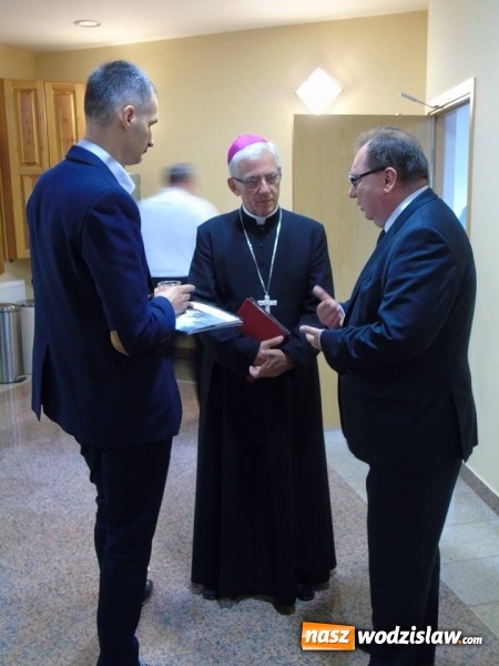 Zdjęcie w galerii na portalu naszwodzislaw.com: Prezentacja oferty Funduszu podczas spotkania z księżmi wiadomości z regionu