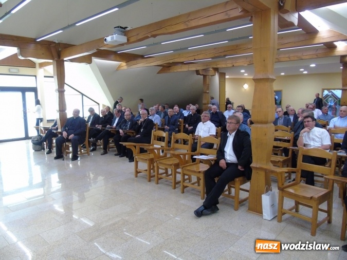 Zdjęcie w galerii na portalu naszwodzislaw.com: Prezentacja oferty Funduszu podczas spotkania z księżmi wiadomości z regionu