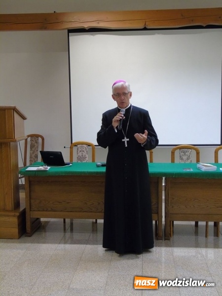 Zdjęcie w galerii na portalu naszwodzislaw.com: Prezentacja oferty Funduszu podczas spotkania z księżmi wiadomości z regionu