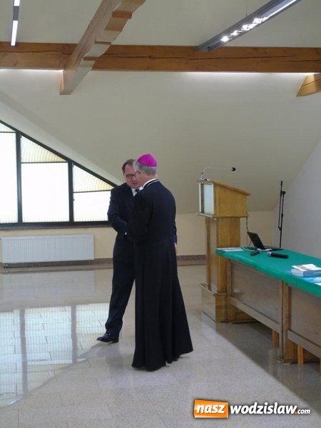 Zdjęcie w galerii na portalu naszwodzislaw.com: Prezentacja oferty Funduszu podczas spotkania z księżmi wiadomości z regionu