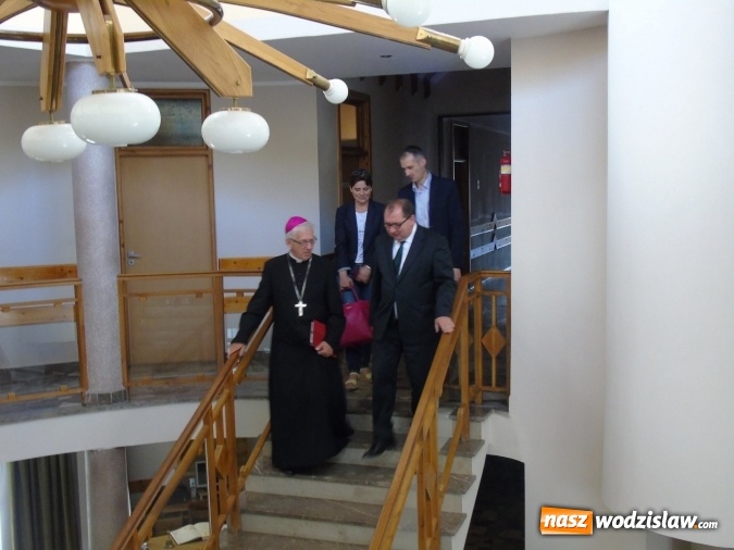 Zdjęcie w galerii na portalu naszwodzislaw.com: Prezentacja oferty Funduszu podczas spotkania z księżmi wiadomości z regionu