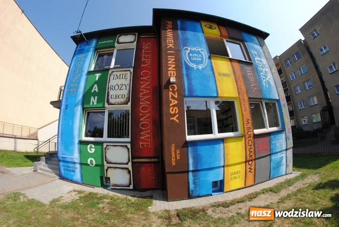 Zdjęcie w galerii na portalu naszwodzislaw.com: Jeden z najciekawszych murali w naszym regionie powstał na elewacji biblioteki miejskiej w Radlinie wiadomości z regionu