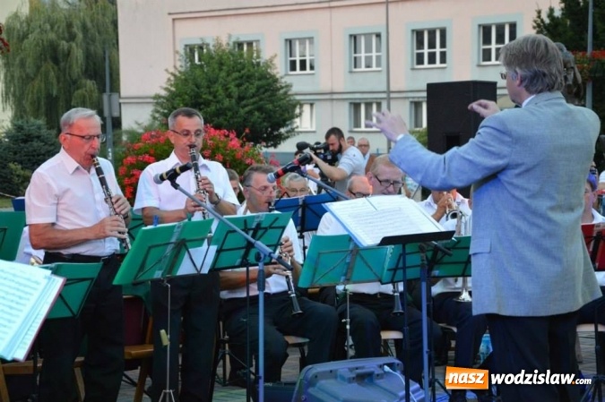 Zdjęcie w galerii na portalu naszwodzislaw.com: Radlin:Operetka przy fontannie zabrzmiała po raz trzeci  wiadomości z regionu