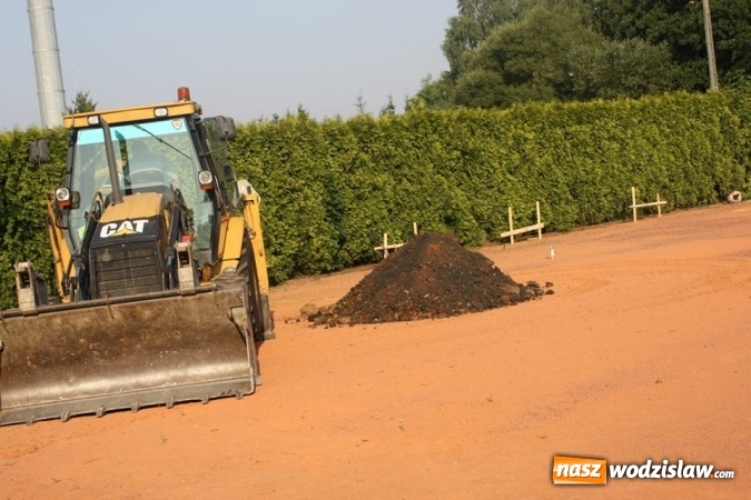 Zdjęcie w galerii na portalu naszwodzislaw.com: MOSiR: Trwa remont krytej trybuny wiadomości z regionu