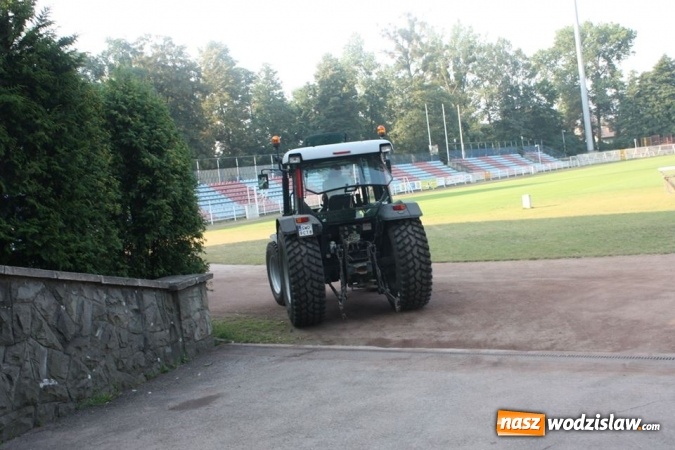 Zdjęcie w galerii na portalu naszwodzislaw.com: MOSiR: Trwa remont krytej trybuny wiadomości z regionu