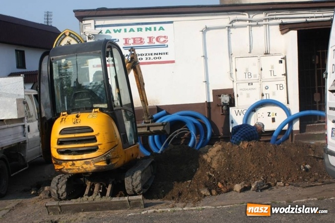 Zdjęcie w galerii na portalu naszwodzislaw.com: MOSiR: Trwa remont krytej trybuny wiadomości z regionu