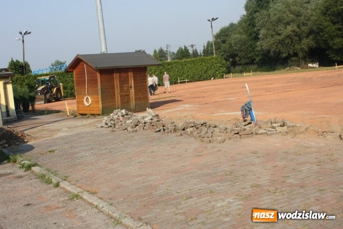 Zdjęcie w galerii na portalu naszwodzislaw.com: MOSiR: Trwa remont krytej trybuny wiadomości z regionu