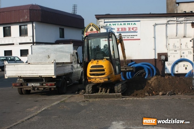 Zdjęcie w galerii na portalu naszwodzislaw.com: MOSiR: Trwa remont krytej trybuny wiadomości z regionu