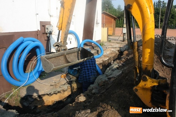 Zdjęcie w galerii na portalu naszwodzislaw.com: MOSiR: Trwa remont krytej trybuny wiadomości z regionu