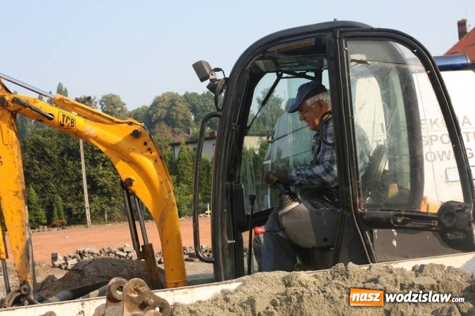 Zdjęcie w galerii na portalu naszwodzislaw.com: MOSiR: Trwa remont krytej trybuny wiadomości z regionu