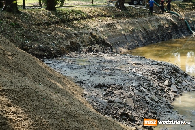 Zdjęcie w galerii na portalu naszwodzislaw.com: Prace nad rewitalizacją wodzisławskiego stawu zostały ponownie wznowione wiadomości z regionu