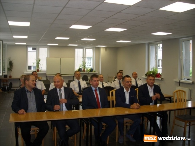 Zdjęcie w galerii na portalu naszwodzislaw.com: Uroczyste wprowadzenie I Zastępcy Komendanta Powiatowego Policji w Wodzisławiu Śląskim oraz Komendanta Komisariatu Policji w Gorzycach  wiadomości z regionu